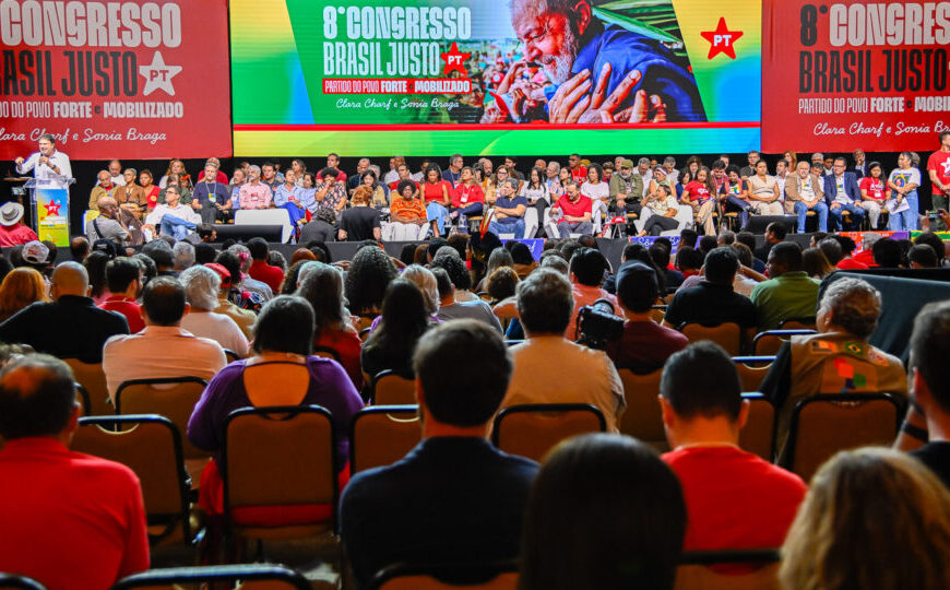 PT aprova manifesto para 2026 com críticas a Trump e aceno ao Centrão