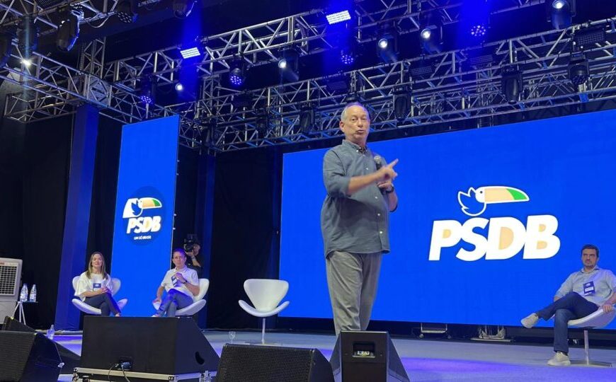 Ciro Gomes afirma que decide em maio se disputa Presidência ou governo do Ceará