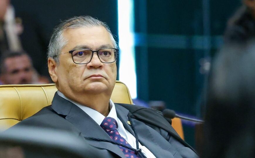 Dino forma maioria por condenação de Eduardo Bolsonaro por difamação contra Tabata Amaral