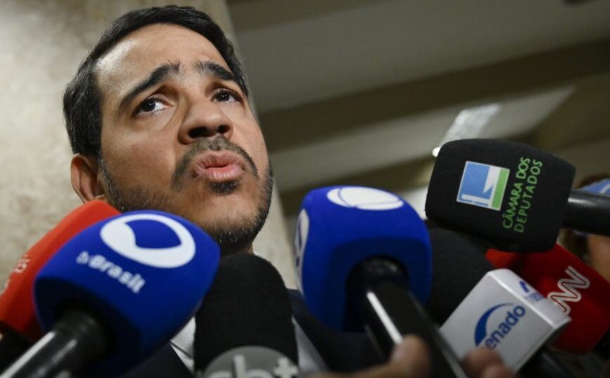 Jorge Messias adotou postura contraditória no combate à corrupção à frente da AGU