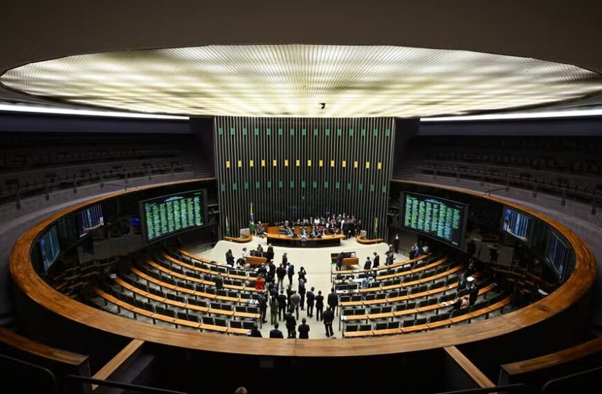 Comissão debate fim da escala 6×1 e redução da jornada de trabalho com confederações setoriais