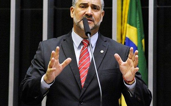 Lula troca liderança na Câmara; aposta em Pimenta&hellip;