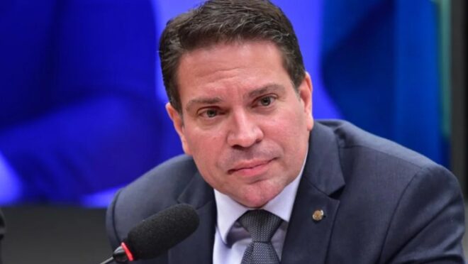 EUA expulsam delegado brasileiro envolvido na detenção de Ramagem