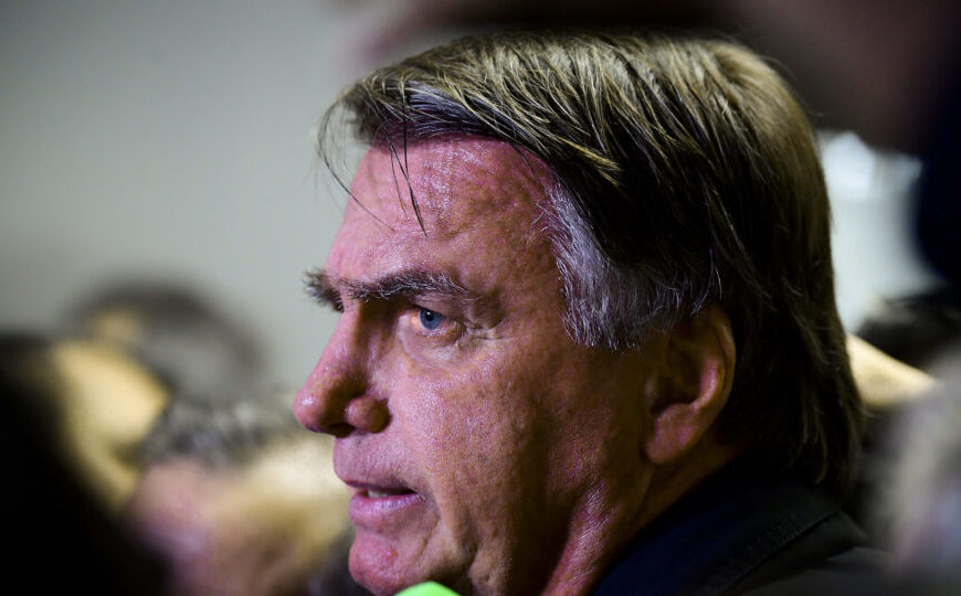 Médicos informam ao STF que Bolsonaro precisa de cirurgia no ombro