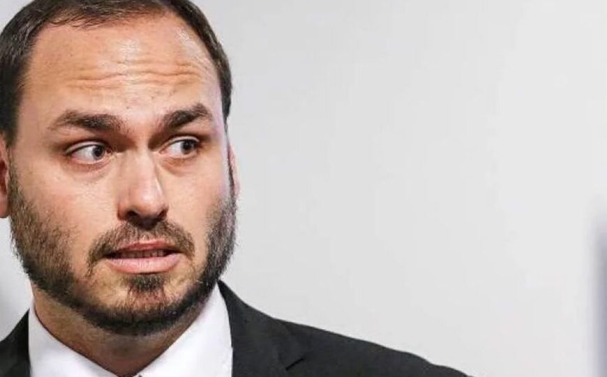 Carlos diz que integrantes do PL que não apoiam Flávio traem Jair Bolsonaro