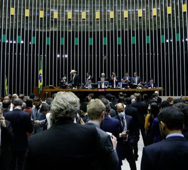 Em clima de campanha, janela partidária se fecha&hellip;