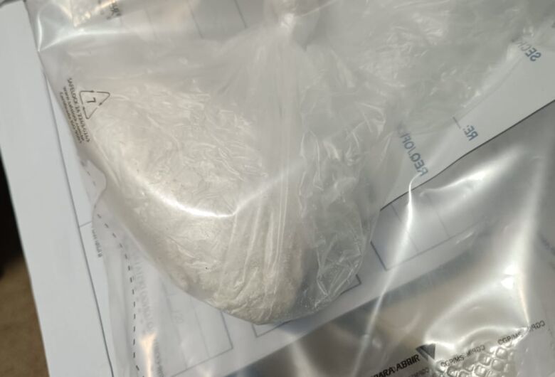 Mãe é presa ao tentar entrar com cocaína para o filho em penitenciária de Dourados