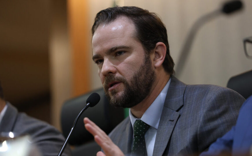 Classificar PCC e CV como terroristas afetaria mercado e turismo no Brasil, diz Durigan