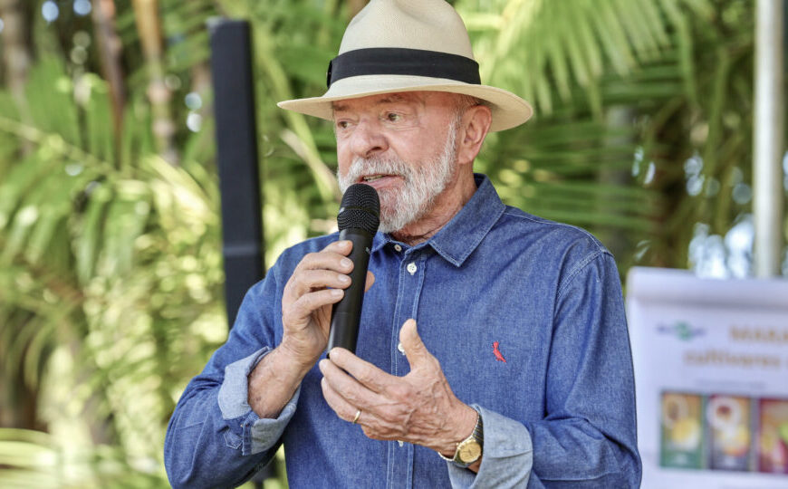 Lula viaja a São Paulo para realizar dois procedimentos médicos