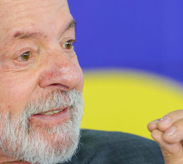 Após especulação, Lula reafirma candidatura por “compromisso cristão”&hellip;
