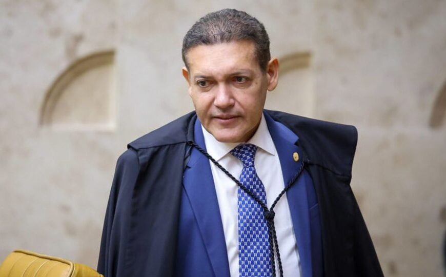 Desembargador que viajou com Nunes Marques deu liminar favorável a filho do ministro, diz jornal