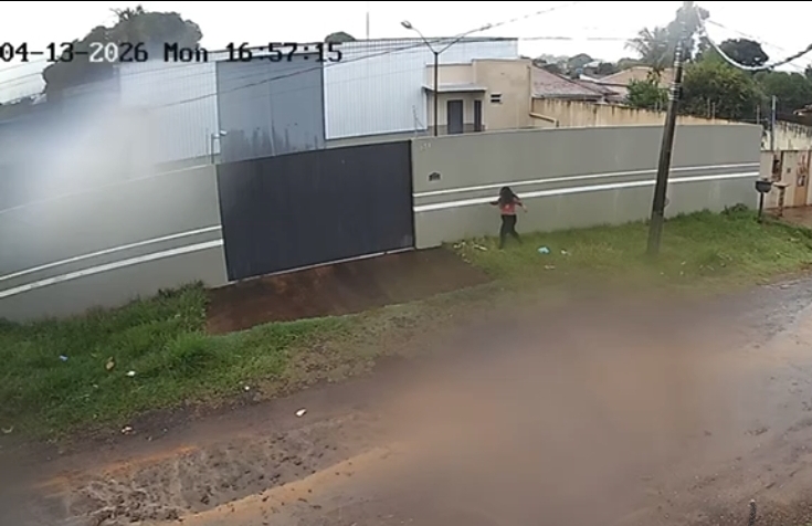 Ferida, mulher pula muro e foge de marido armado em Campo Grande