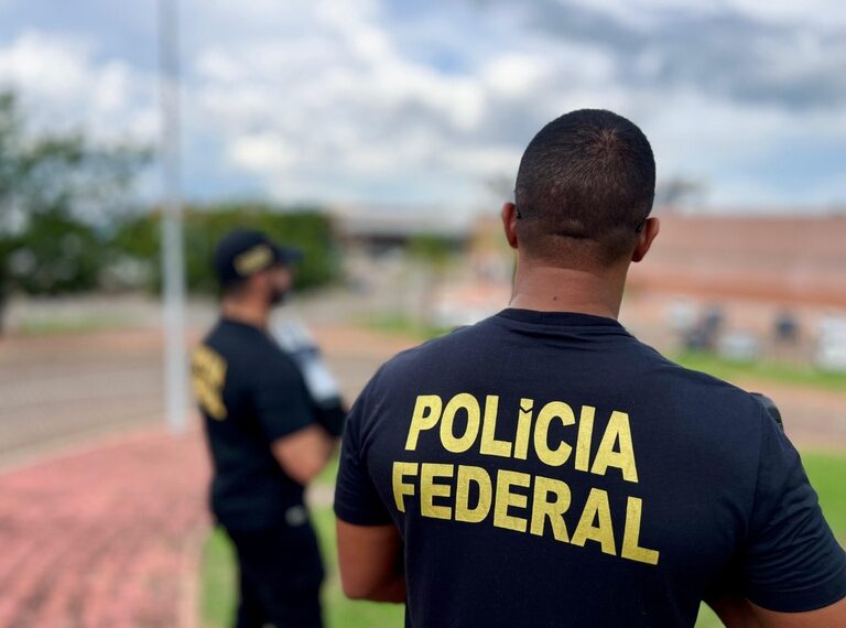 PF cumpre mandado em investigação sobre contrabando de cigarros em Sete Quedas