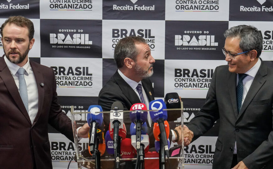 Governo do Brasil firma cooperação com EUA contra tráfico de armas e drogas