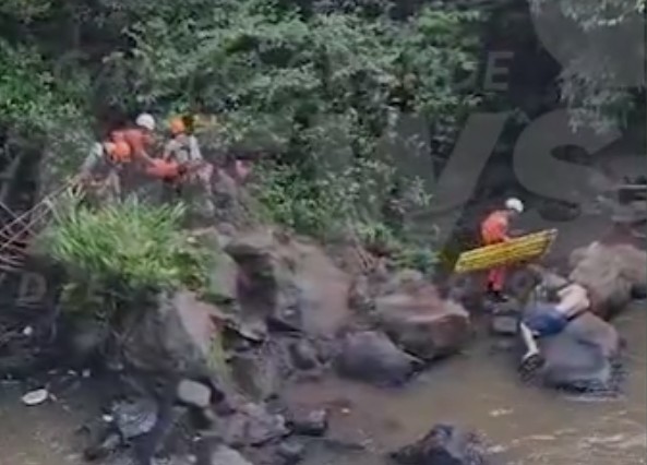 Bombeiros resgatam jovem que se acidentou em cachoeira em Campo Grande