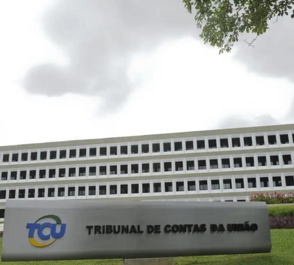 Comissão da Câmara aprova 7 candidatos ao TCU;&hellip;