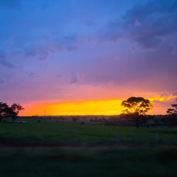 Sábado de sol e muitas nuvens na fronteira