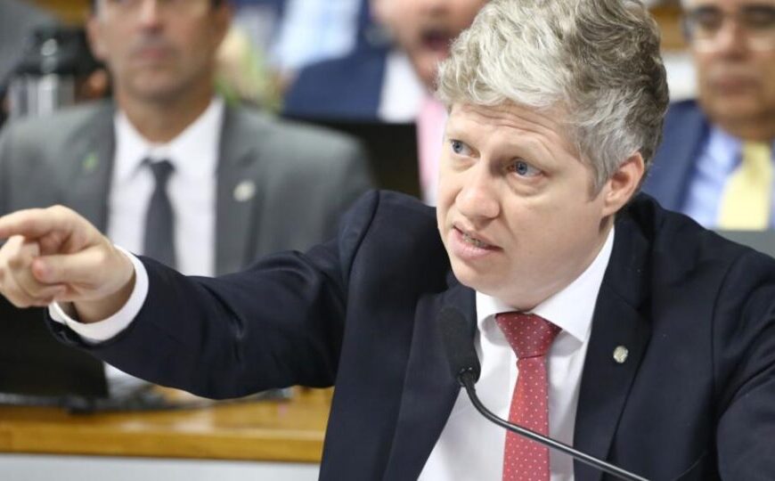 Check-in digital obrigatório em hoteis entra em vigor sob críticas; oposição tenta barrar