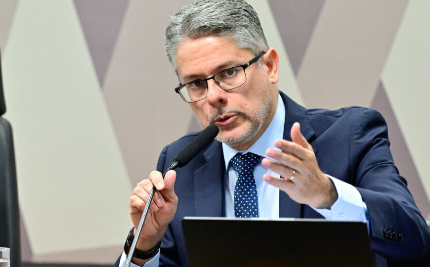 Alessandro Vieira pede à PGR arquivamento de ação de Gilmar Mendes