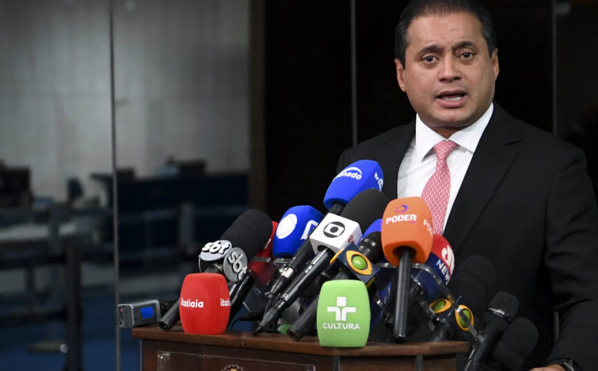 Relator apresenta parecer favorável à indicação de Messias ao STF