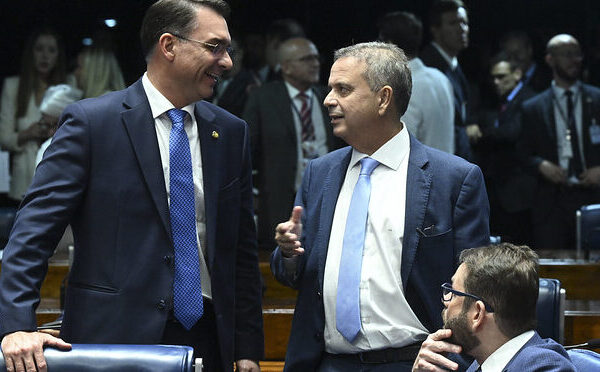 Aliados de Flávio Bolsonaro acusam governistas de politizar&hellip;