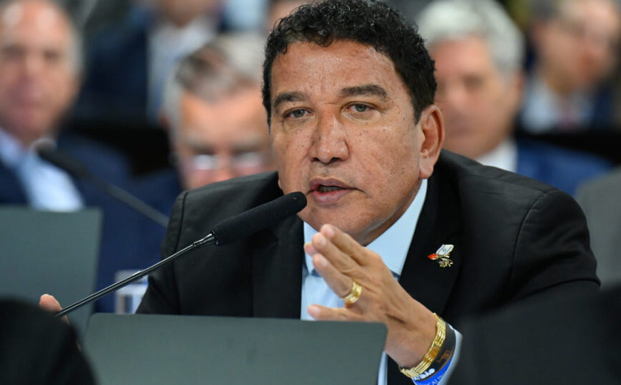 Magno Malta registra BO contra técnica de enfermagem após acusação de agressão