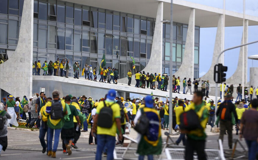 52% do eleitorado é contra redução de penas para condenados no 8/1, diz Quaest