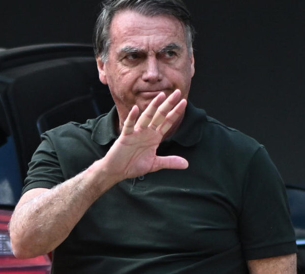 Bolsonaro evolui bem e iniciará fisioterapia, diz boletim&hellip;