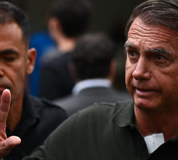 Michelle relata que Bolsonaro não consegue se alimentar&hellip;