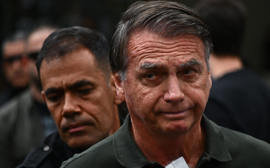 Cirurgia de Bolsonaro termina e hospital divulga novo boletim médico
