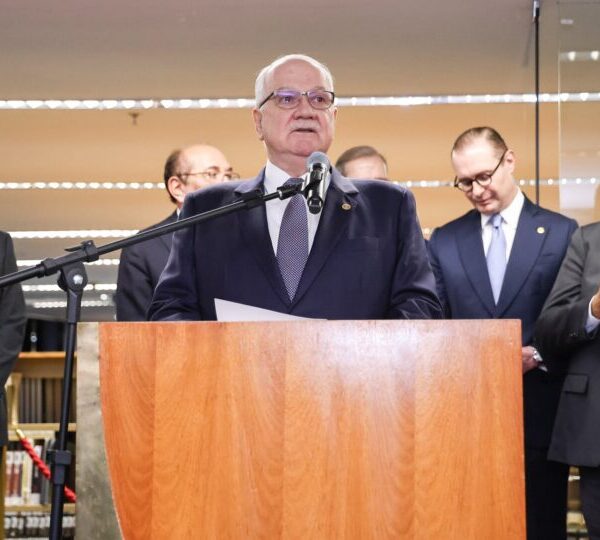 Só quatro dos 10 ministros divulgam agenda diária&hellip;
