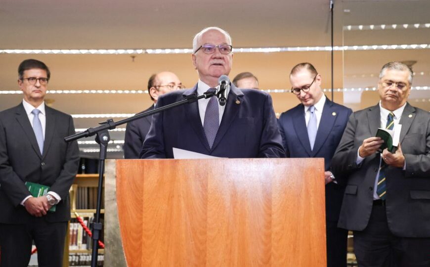 Só quatro dos 10 ministros divulgam agenda diária de compromissos no site do STF