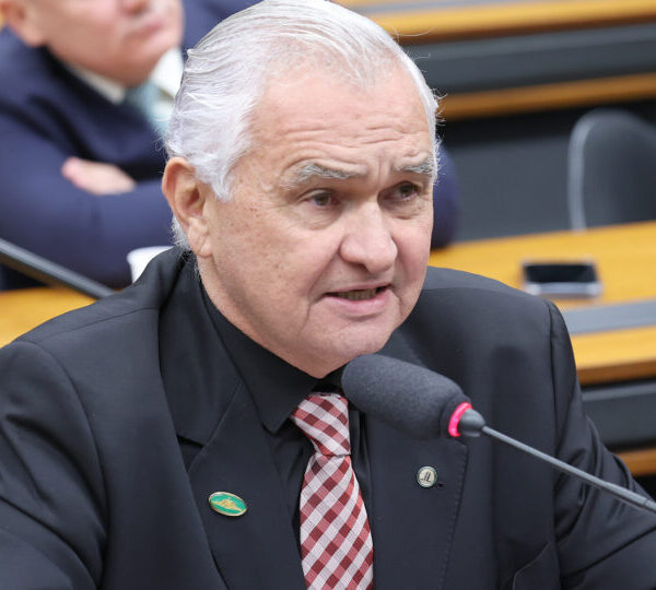 Deputados defendem afastamento imediato de diretor-geral da PF;&hellip;