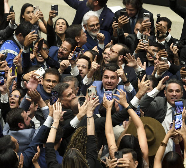 Flávio Bolsonaro acusa Moraes de “canetada” e PT&hellip;