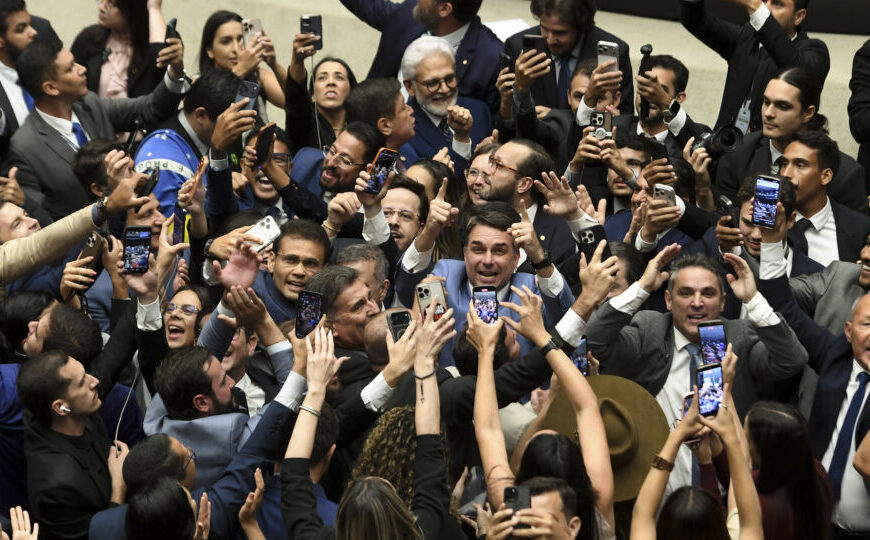 Flávio Bolsonaro acusa Moraes de “canetada” e PT celebra suspensão da Lei da Dosimetria