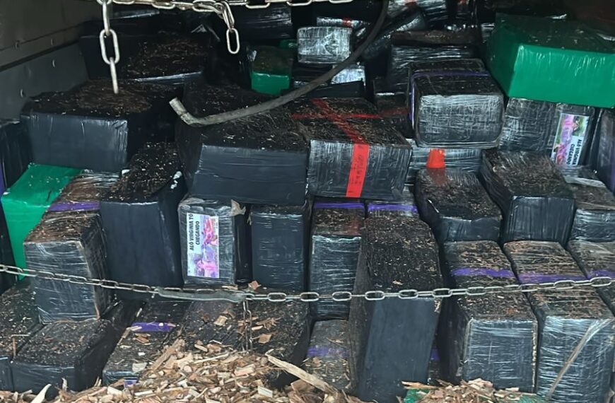 Operação conjunta apreende 10 toneladas de maconha em carreta na fronteira