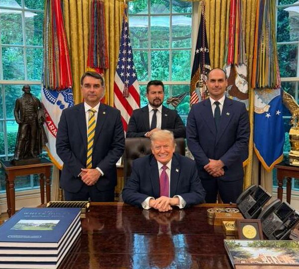 Encontro de Flávio com Trump repercute entre políticos&hellip;