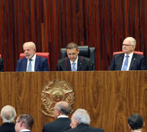 Alcolumbre não aplaude Messias durante posse de Nunes&hellip;