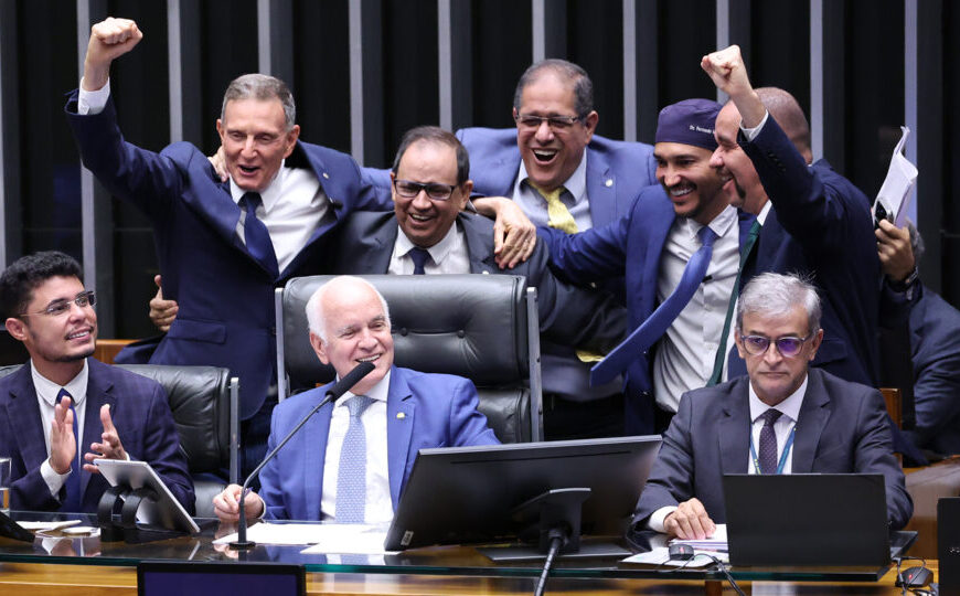 Câmara aprova PEC que amplia isenção de impostos&hellip;