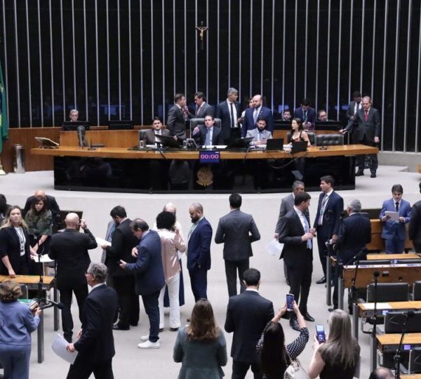 Oposição cobra inclusão da PEC da Livre Contratação&hellip;