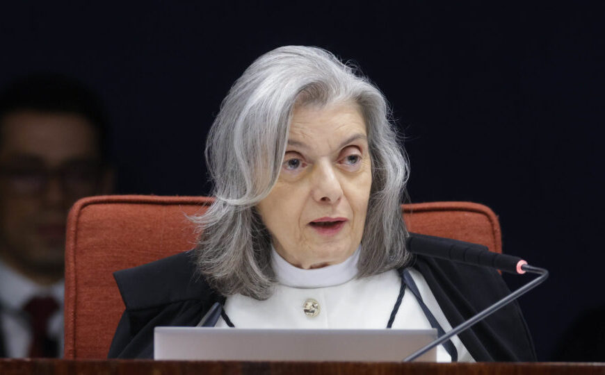 Cármen Lúcia renuncia ao TSE e Toffoli assume a vaga