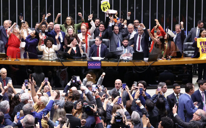 Como votou cada deputado na aprovação da PEC do fim da escala 6×1