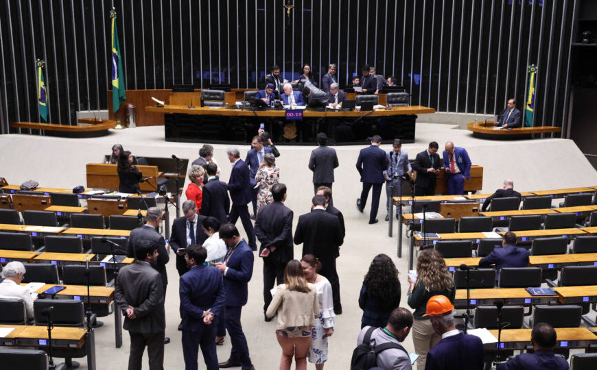 Como votou cada deputado na aprovação da PEC das igrejas