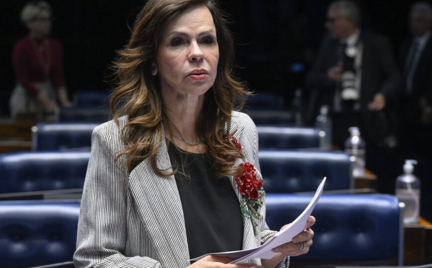 Senado aprova piso de R$ 5.130 para professores e nova regra de reajuste