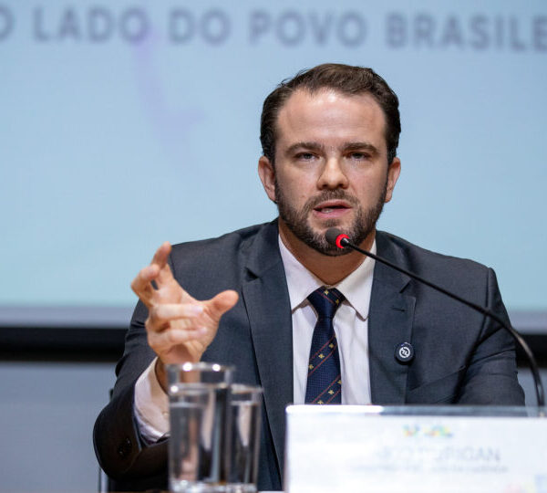 Governo admite reavaliar taxa das blusinhas e prepara&hellip;