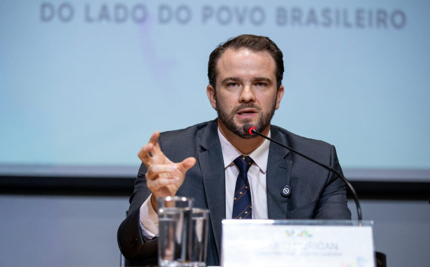 Governo admite reavaliar taxa das blusinhas e prepara Desenrola para adimplentes