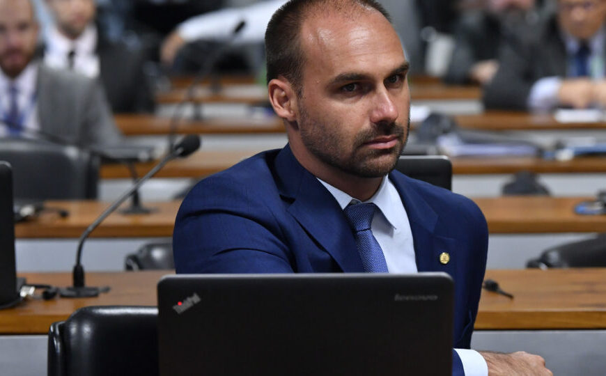 Eduardo diz que assumiu “risco financeiro” inicial de filme sobre Bolsonaro, mas nega gestão