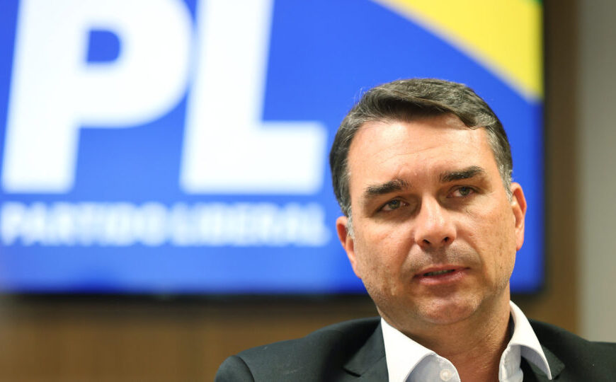 Flávio Bolsonaro lança pré-candidatura neste sábado em estado do Sul; veja detalhes