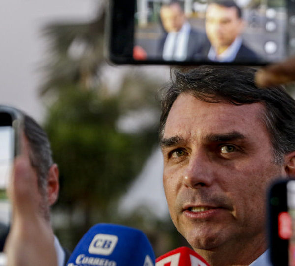 Flávio nega repasse de dinheiro do filme de&hellip;