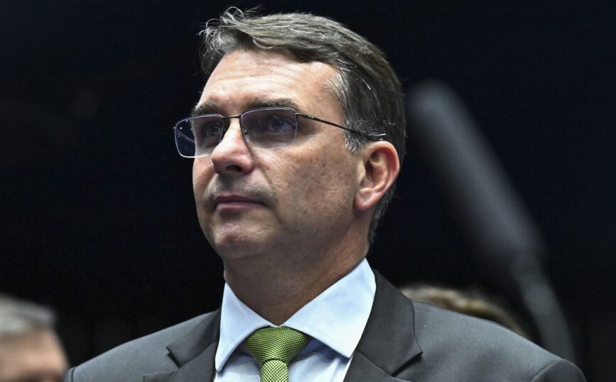Como um áudio de Flávio Bolsonaro pode virar investigação no TSE?